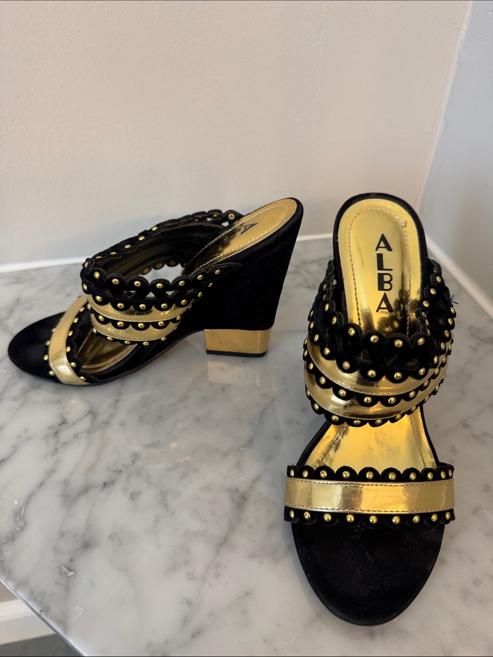 Alba black and gold wedges